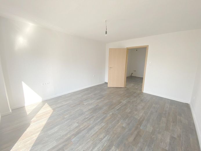Modernisierte & vermietete 3-Zimmer-Wohnung – Attraktive Kapitalanlage mit sofortigen Mieteinnahmen – Wohnzimmer