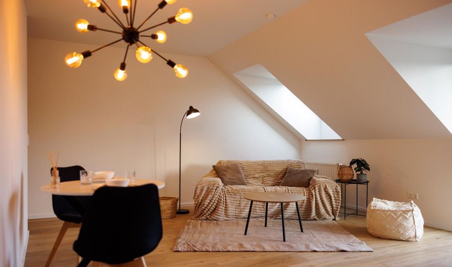 Bezugsfertige 2-Zimmerwohnung inkl. Tiefgaragen Stellplatz – Wohnzimmer