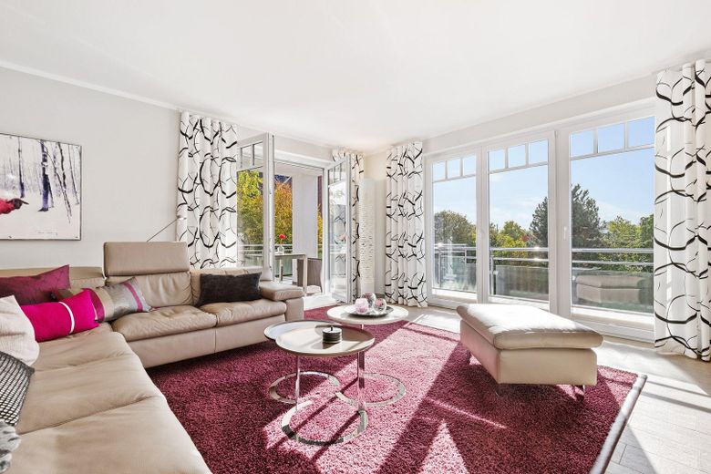 Lüks daire, Timmendorfer Strand'ın merkezinde, 3 oda, 123 m², yeraltı otoparkında park yeri – modernes Wohnzimmer