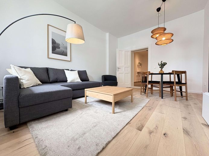 Helle und vollständig möblierte 3-Zimmer-Wohnung im Herzen von Berlin-Friedrichshain – Foto 2