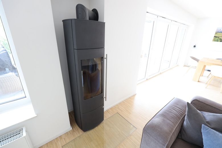 Hochwertiges, modernes Einfamilienhaus | Großer Garten | Sanierung 2014 | Klimaanlage | PV-Anlage – Wohn- & Esszimmer 4 (Kamin)