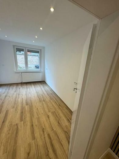Erdgeschoßwohnung - Innenstadt - alles zu Fuß erreichbar - beste Wohnlage - worauf Warten? – 18 Zimmer