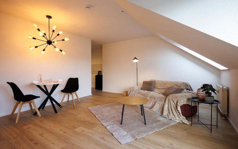 Bezugsfertige 2-Zimmerwohnung inkl. Tiefgaragen Stellplatz – Wohnzimmer