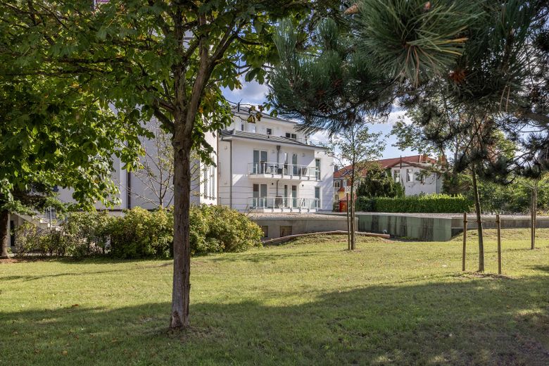 شقة بنتهاوس بإطلالة بانورامية على بحر البلطيق | تصميم داخلي فاخر يلتقي بخرير الأمواج – Villa Siegfried aus West