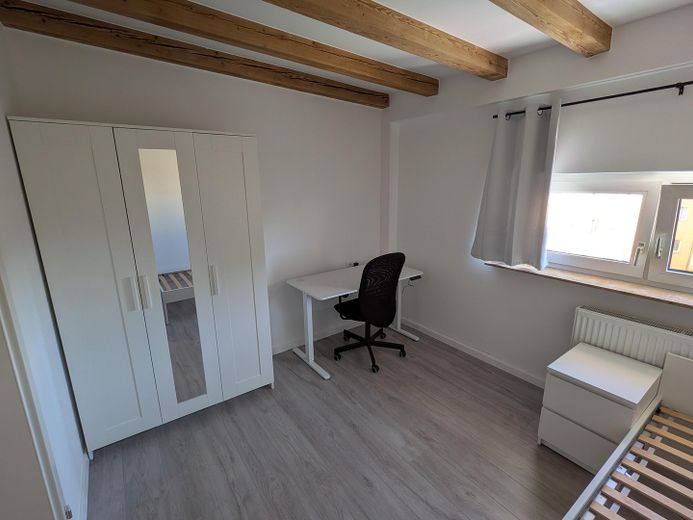 First occupancy after complete renovation: Modern shared apartment rooms (all-inclusive 550€) – individually or as a group of 4 – WG-Zimmer