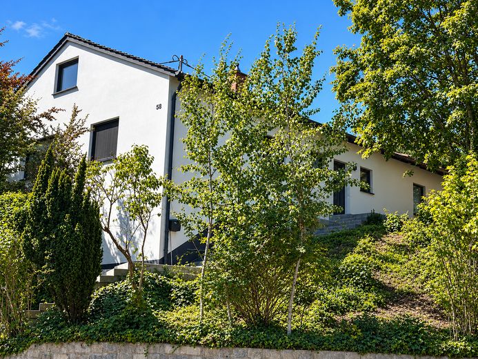 Exclusive house with a separate apartment in a quiet location on the edge of the forest in Tuttlingen – Aussenansicht 2