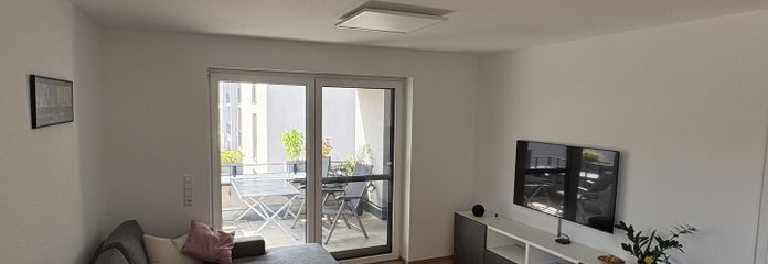 Pregiato appartamento di 3 locali nell’area Glashütte – parquet in rovere, cucina componibile, Smart Home, posto auto interrato – Wohnzimmer