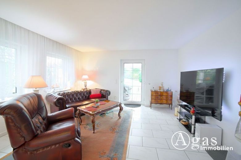 Exklusive Stadtvilla mit privater Wellness-Oase und Außenpool in Alt-Hohenschönhausen – Wohnzimmer