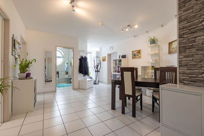 Wohnen mit Charakter - stilvolle Split-Level-Wohnung mit 3,5 Zimmern in Riedstadt-Crumstadt – V560-2613-5