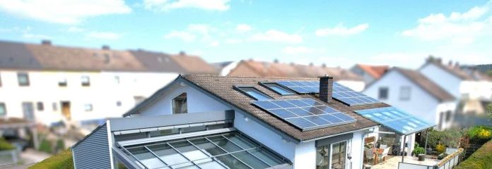Exklusives Einfamilienhaus mit Wellnessbereich, PV-Anlage, großer Terrasse mit Teich & Doppelgarage