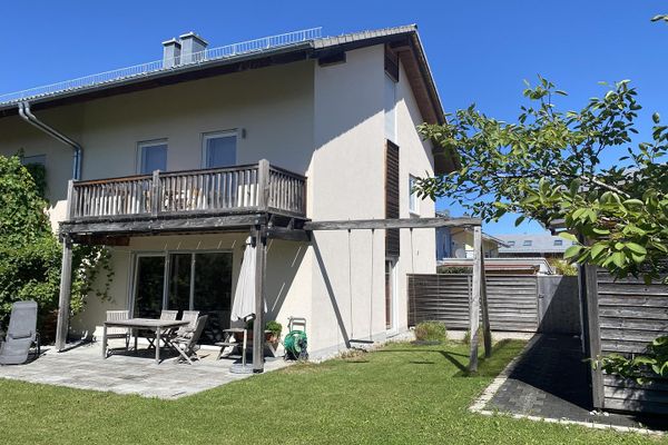 Splendida casa bifamiliare con vista libera fino alle Prealpi   *senza commissioni*
