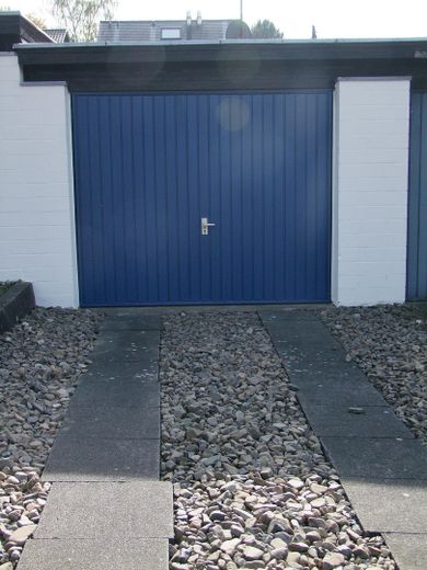 Garage mit Stellplatz