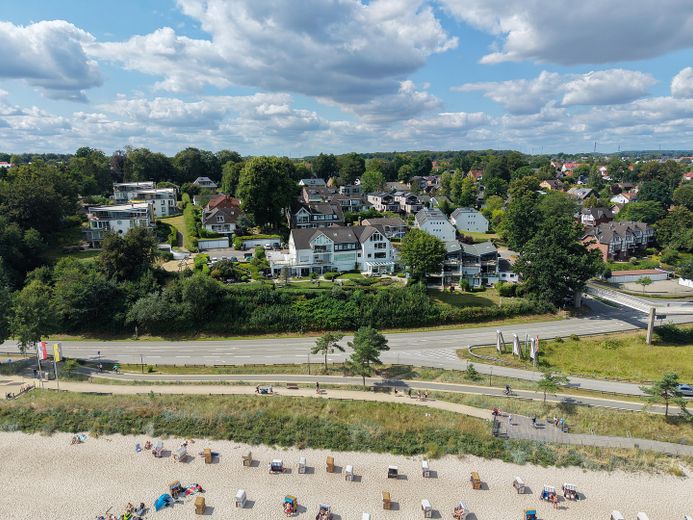 Meerblick ohne Grenzen- Exklusive 4.5 Zimmer Wohnung in erster Reihe von Scharbeutz – Außenansicht 