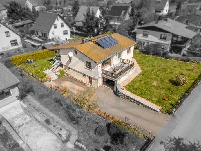 Energieeffizientes Raumwunder (Klasse B)! Top-saniertes EFH mit Wintergarten in Knau – Foto 1