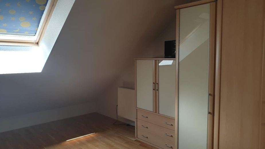 Schlafzimmer mit Einbauschrank