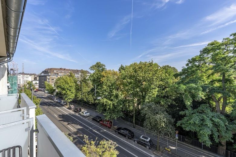 2-Zimmer-Wohnung, v(t)oll möbliert, Pauschalmiete, Düsseldorf Unterbilk – Balkon