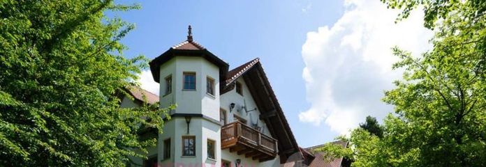 Einzigartiges Anwesen in Alleinlage – auf 6.500 m² Grundstück - nur 40 Minuten von München entfernt!