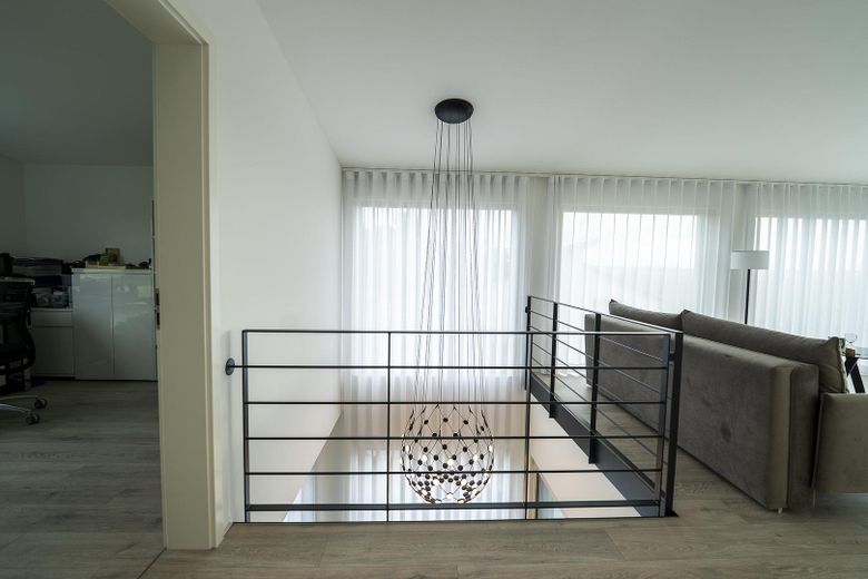 Galerie + Eingang Gast/Büro 2