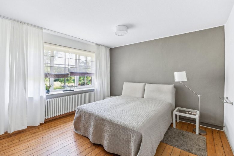 Schlafzimmer zum Hof hin 