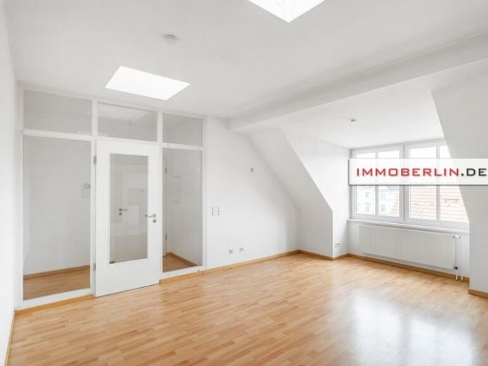 IMMOBERLIN.DE - Moderne Dachgeschosswohnung mit Lift & Pkw-Stellplatz – Foto 1