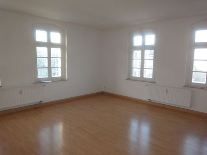 Frei ab SOFORT - Helle Wohnung im 2. OG / Bad mit Dusche – Foto 1