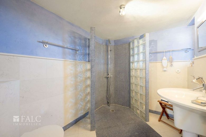 Exklusive Landhaus-Idylle mit unverbaubarem Blick ins Ampermoos – EG Gäste WC Dusche