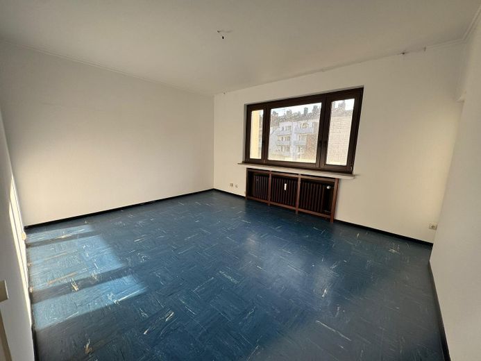 Arbeits- o. Schlafzimmer