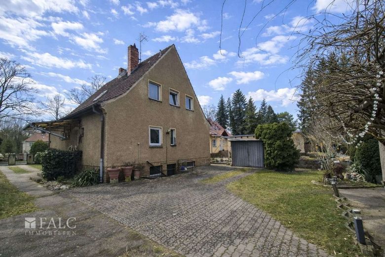 *Reserv.* Hör´mal wer da hämmert // Ihr Sanierungsprojekt! - FALC Immobilien – Hausansicht Gartenseite