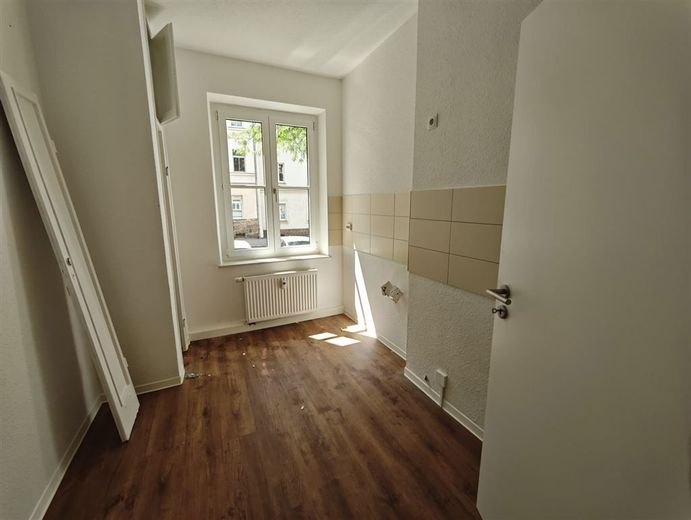 *Neusanierte und großzügige 2-Zimmer mit Laminat und Wannenbad in schöner Lage* – PHOTO-2026-06-26-09-29-36_2