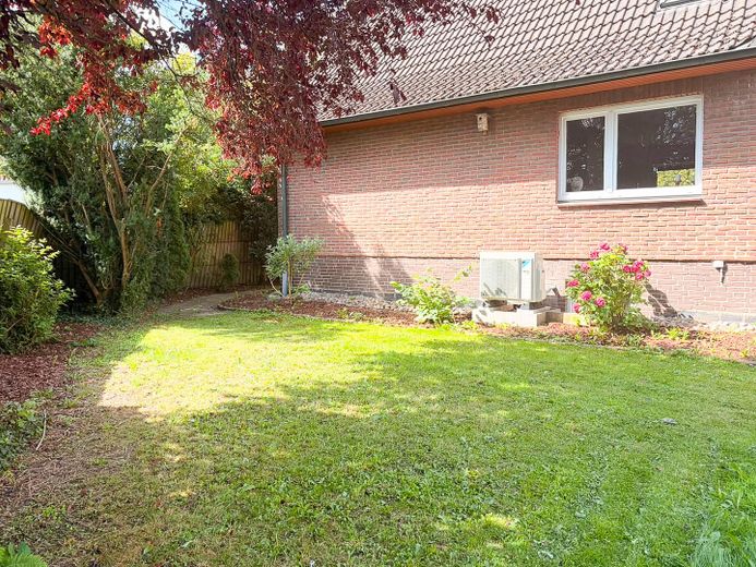 Modernisierte DHH mit Wärmepumpe in Bargteheide. – Garten