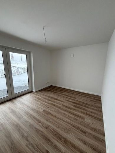 Für Kapitalanleger, direkt an der Elbe, Neubau, Mietrendite 3,8%, Abschreibung 5% – Zimmer
