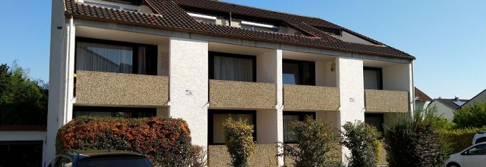 Esslingen am Neckar, ampio appartamento monolocale comfort, 40 m², completamente arredato, balcone, posto auto, pronto all’uso – Außenansicht