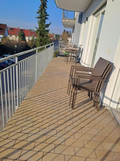 Ist Ihr Büro zu heiß?  Das 115m2 TRAUMBÜRO ist so gut isoliert, dass Sie keine Klima brauchen – großer Terrassenbalkon