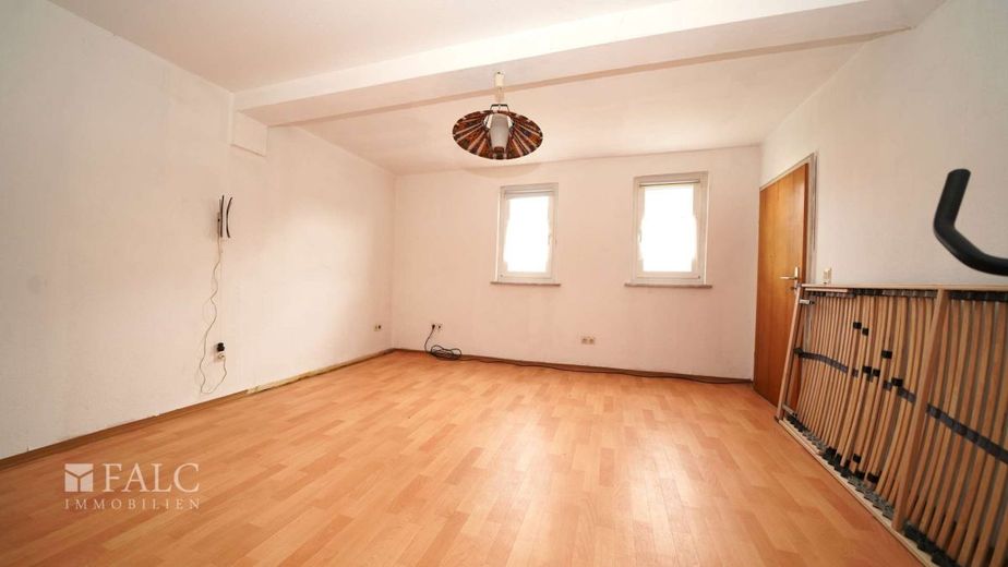 Handwerker aufgepasst: Einfamilienhaus mit großem Potenzial - FALC Immobilien – Kinderzimmer momentan