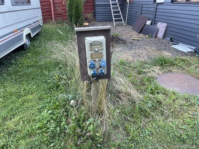 Campingplatz, Zimmervermietung und Gastronomie - gepflegte Familienexistenz in der Eifel – Elektroanschlüsse