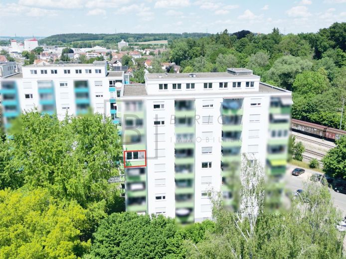 Helle 4-Zimmer-Wohnung in zentraler und familienfreundlicher Lage &amp; KFZ- Stellplatz – Drohnenaufnahmen