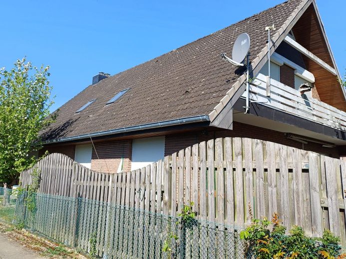 Incantevole appartamento di 2 locali vicino all'UNI / FH con balcone – Teilansicht Wohnhaus