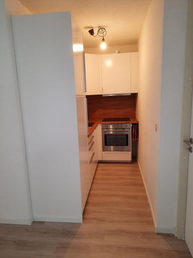 Helle 2‑Zimmer‑Wohnung mit großem Balkon – zentral in Hämelerwald – Küche Bild 2