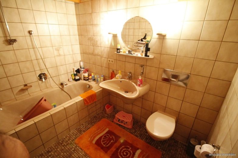 Tolles Zweifamilienhaus direkt am Rodenhofer Naturschutzgebiet – Bad 2 OG 2