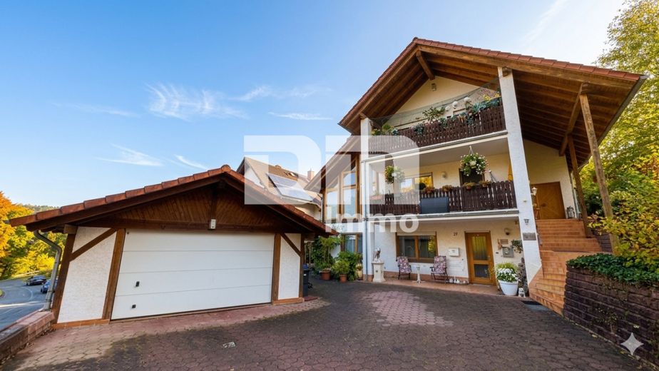 Frontansicht / Garage / Hofbereich