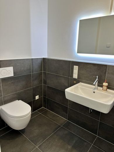 Appartement moderne et haut de gamme de 4 pièces avec jardin - sans commission – WC 2