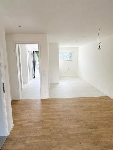 Aktionspreis! 99 % bezugsbereit – Mittelhaus in Teugn  - 100.000 € KfW-Förderung – Flur / Küche