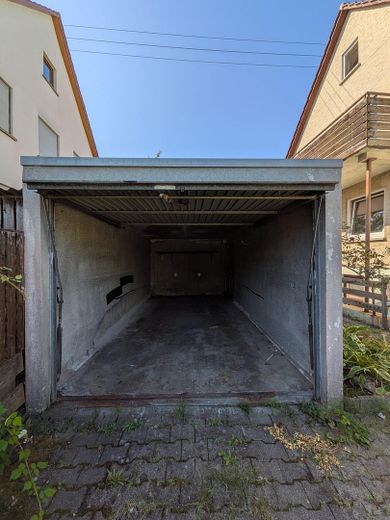 Sanierungsbedürftiges 2-Familienhaus in ruhiger Lage mit großem Garten – Foto 12