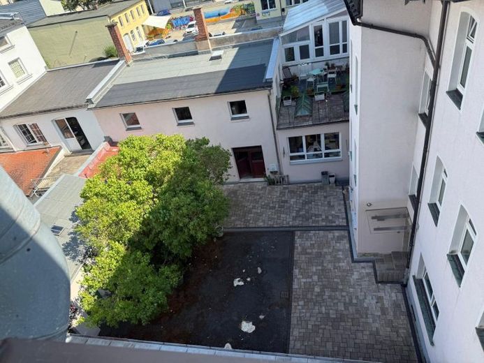Top gepflegt & voll vermietet: Wohn- & Geschäftshaus mit 1 Gewerbeeinheit, 4 Wohneinheiten & 1 Penthouse – फोटो 1