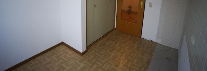 Küche mit Wandschrank