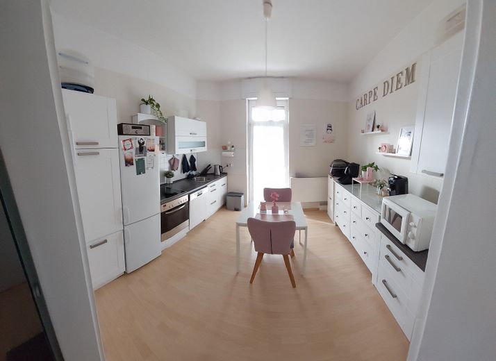 Sehr schönes 3 Fam.- Haus, große Balkone – EG Küche