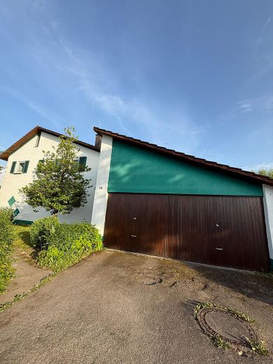 Garagen und Stellplätze
