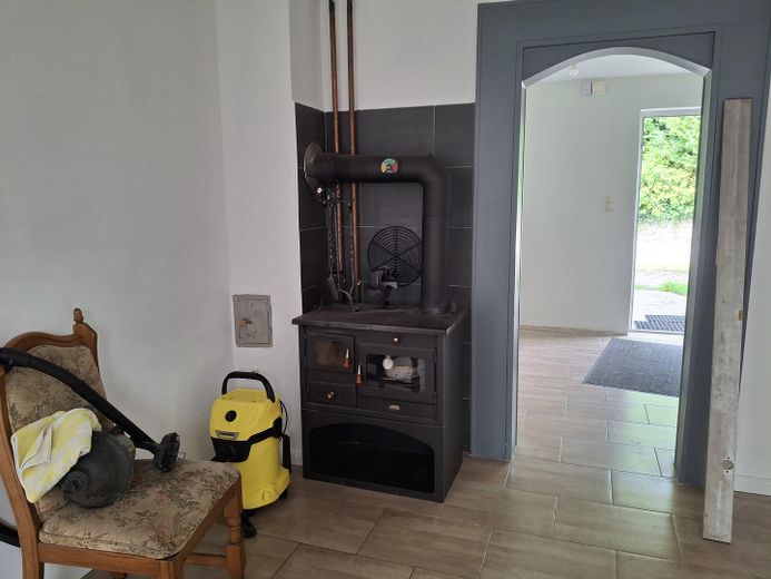 Einzelhaus in ruhiger Dorflage – Ofenherd in der Küche