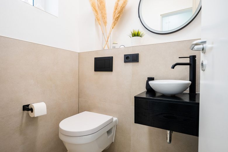 Provisionsfreies Modernsiertes Reihenendhaus in Elliehausen – Gäste WC