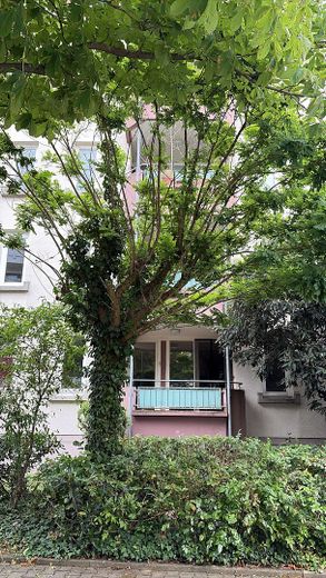 Ab 1.9.26: komplett renovierte 2er-WG mit neuer Küche & neuem Parkett – Nähe Seepark & Straßenbahn – Dein Balkon